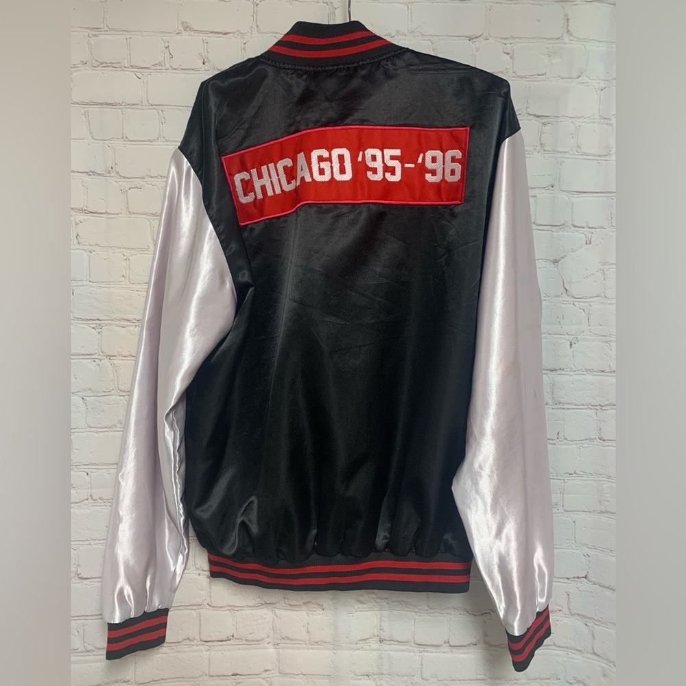 Vintage Laced Up Sneak Gallery 23 Jordan Satin Chicago '95-'96 Jacket XL​